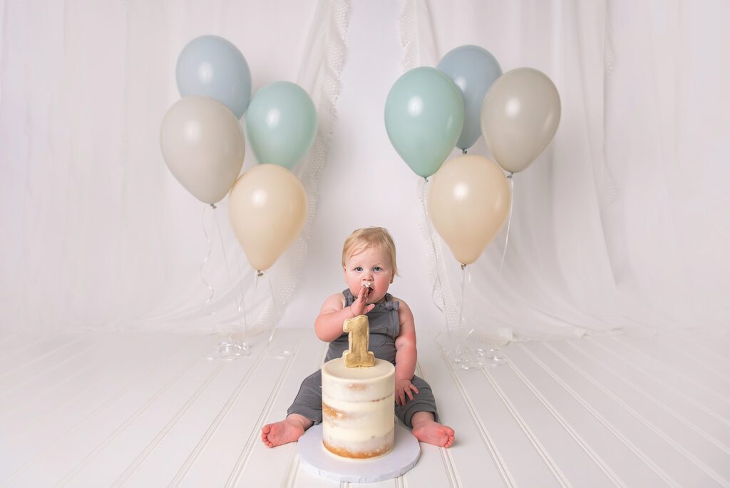Cake Smash Photos in Austin