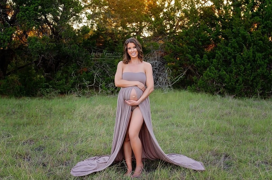 best pregnancy, maternity, newborn, and baby photographer Austin Texas