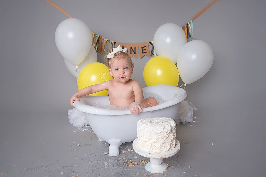 First Birthday Cake Smash Photographer Austin TX | Good to Bee One!