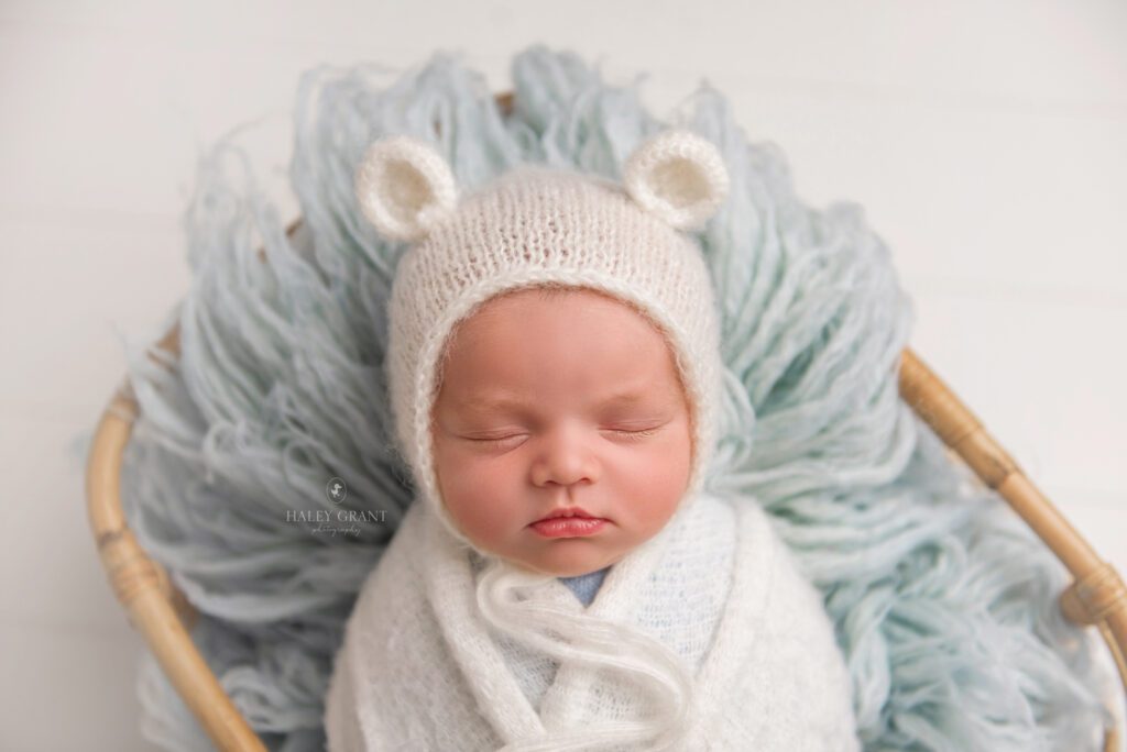 Cedar Park Texas Newborn Photographer offering adorable professional newborn photos to new parents in Austin with a cozy studio setting.